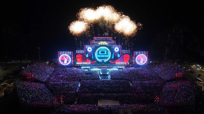 Chương trình “Hạ Long concert 2025” thu hút đông đảo du khách.