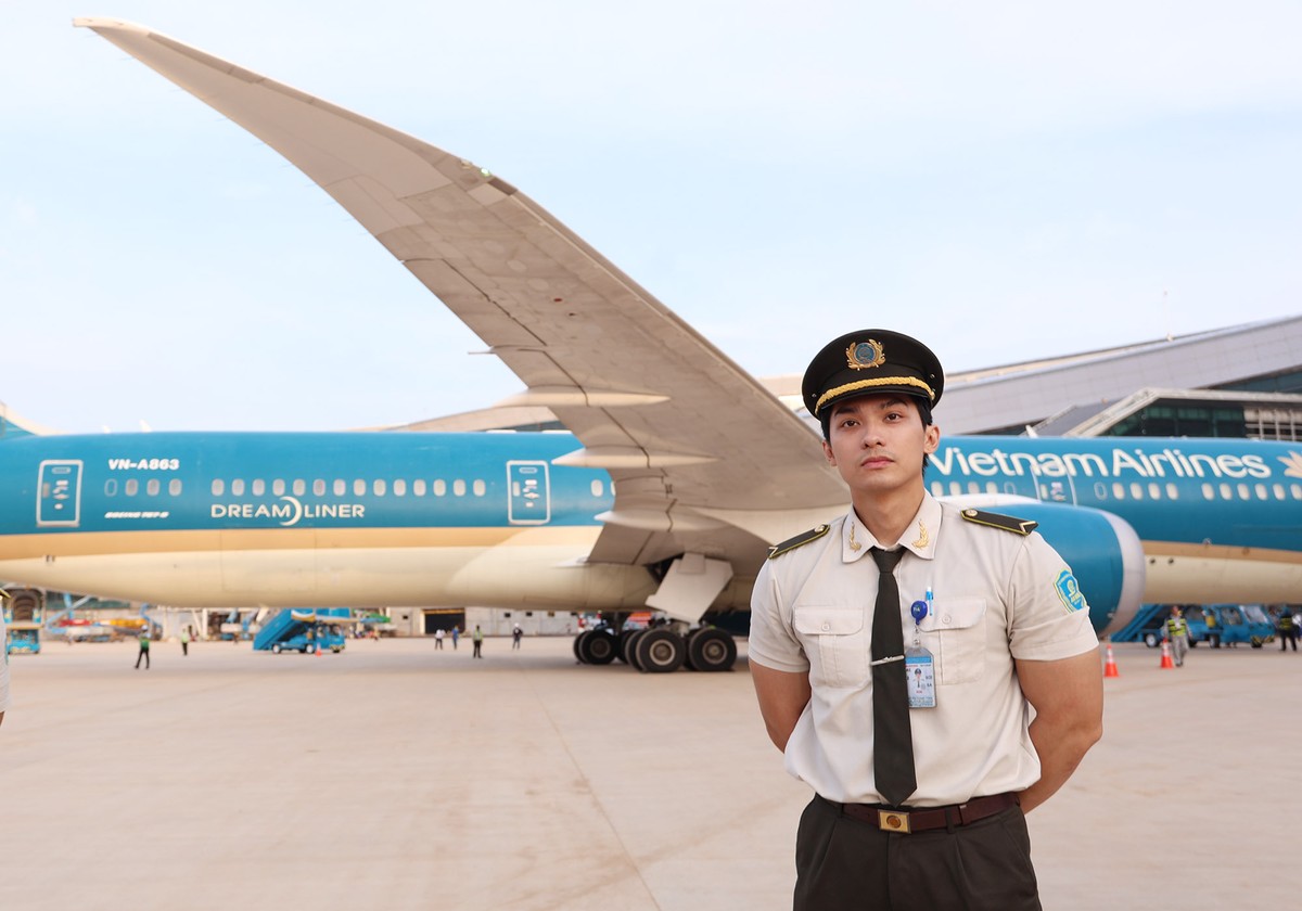 Boeing 787 được an ninh bảo vệ nghiêm ngặt tại Long Thành.