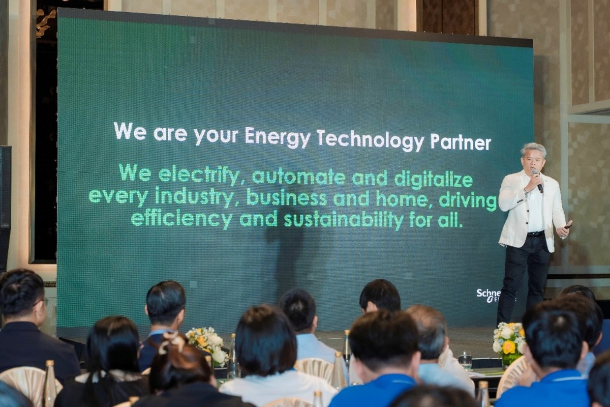 Ông Đặng Nguyễn Ngữ, Phó Tổng Giám đốc Schneider Electric Việt Nam và Campuchia phát biểu mở màn tại sự kiện