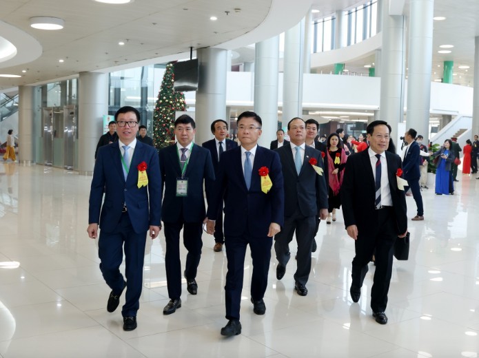 Phó Thủ tướng Lê Thành Long dự lễ khánh thành công trình xây dựng Bệnh viện Bạch Mai cơ sở 2 và Bệnh viện Hữu nghị Việt Đức cơ sở 2.