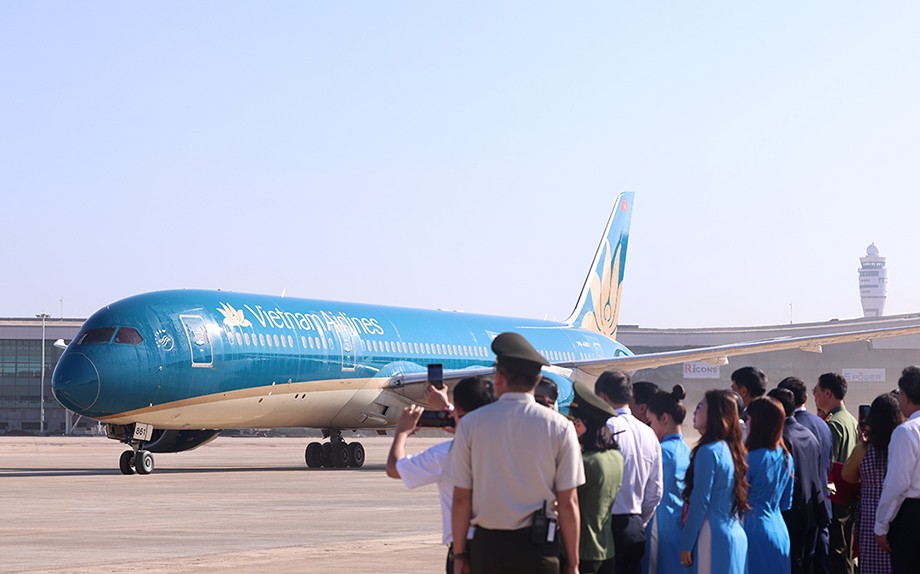 Theo ACV, nhiều hạng mục thuộc dự án thành phần 3 không chỉ đảm bảo chất lượng cao mà còn rút ngắn tiến độ so với hợp đồng. Đặc biệt, các công trình khu bay đã hoàn thành và khai thác thành công chuyến bay kỹ thuật đầu tiên bằng tàu bay thân rộng Boeing 787 vào ngày 15/12/2025. Nhà ga hành khách đang bước vào giai đoạn hoàn thiện, sẵn sàng cho khai thác thương mại trong nửa đầu năm 2026.