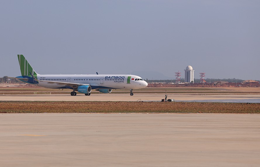 Tiếp theo là Hãng BamBoo cũng đã hạ cánh sân bay Long Thành.