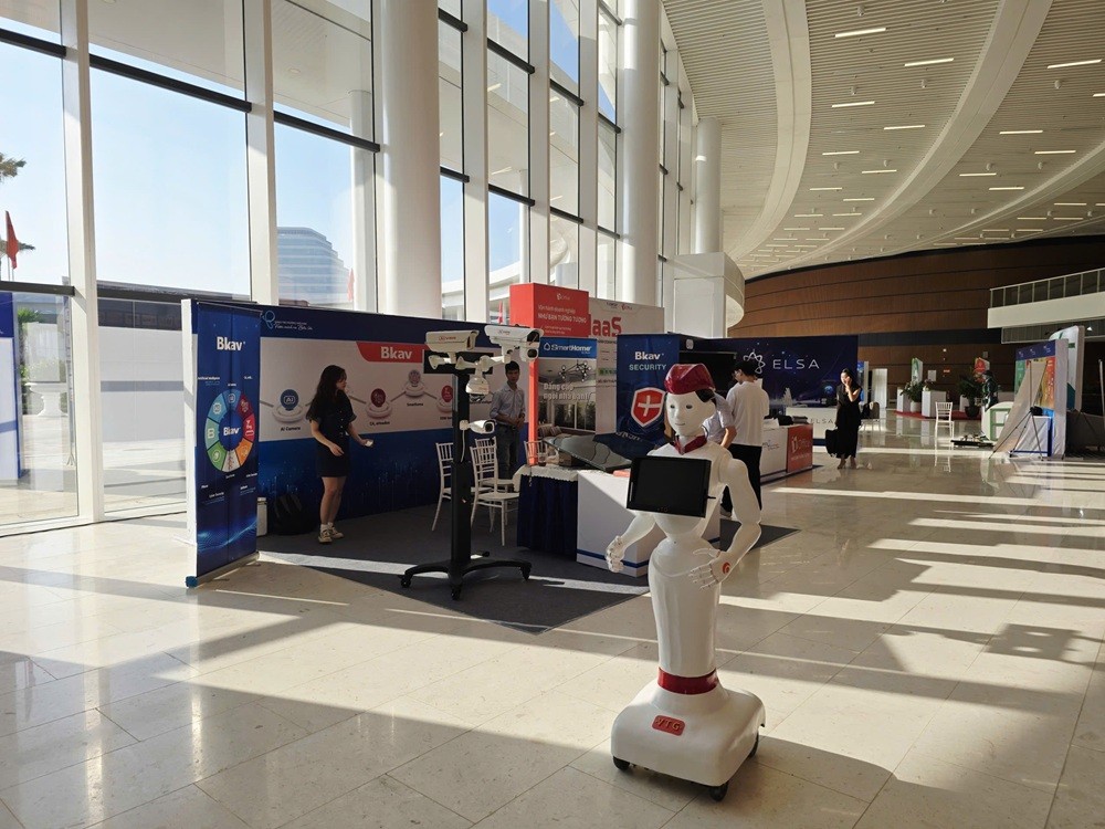 Sản phẩm công nghệ robot lễ tân được trưng bày tại Techfest Hải Phòng năm 2025.