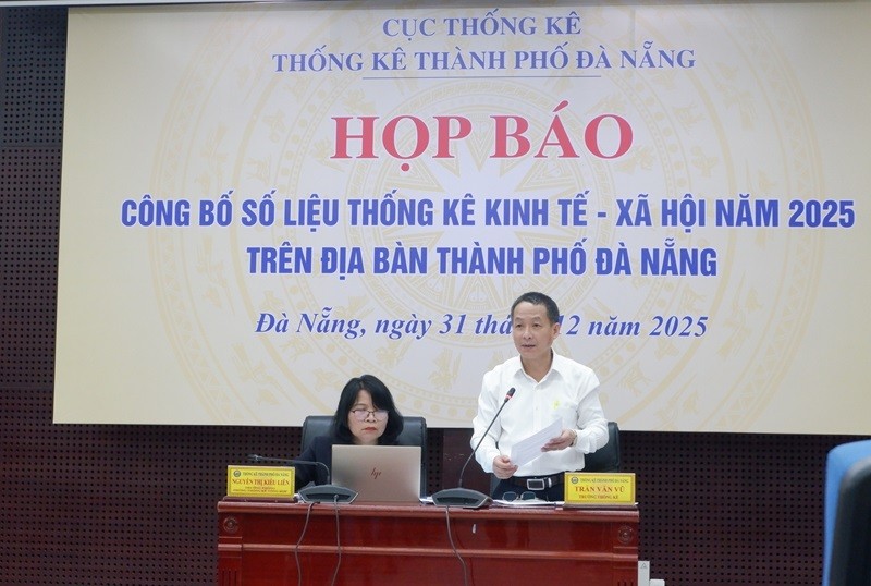 Ông Trần Văn Vũ, Trưởng Thống kê Thành phố Đà Nẵng thông tin tại buổi họp báo.