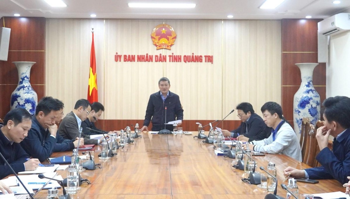 Phó chủ tịch UBND tỉnh Quảng Trị Phan Phong Phú chủ trì cuộc họp