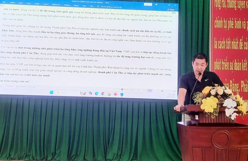 Ông Leaw Wee Ming - Tổng giám đốc Công ty cổ phần VSIP Cần Thơ kiến nghị Thành phố tiếp tục đẩy mạnh đầu tư hạ tầng giao thông, hạ tầng kết nối. Ông Leaw Wee Ming - Tổng giám đốc Công ty cổ phần VSIP Cần Thơ kiến nghị Thành phố tiếp tục đẩy mạnh đầu tư hạ tầng giao thông, hạ tầng kết nối.