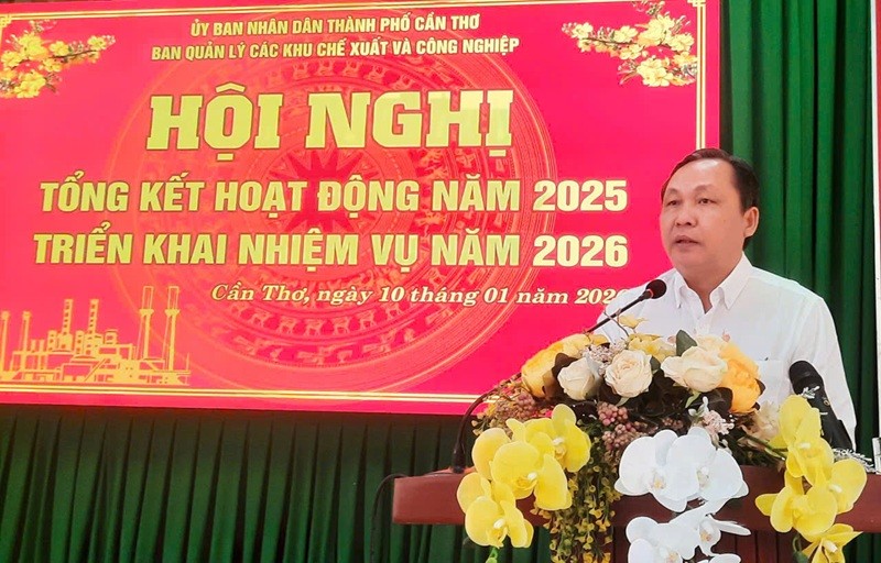 Ông Lê Công Lý, Trưởng Ban quản lý các khu chế xuất và công nghiệp Cần Thơ phát biểu tại Hội nghị. Ông Lê Công Lý, Trưởng Ban quản lý các khu chế xuất và công nghiệp Cần Thơ phát biểu tại Hội nghị.