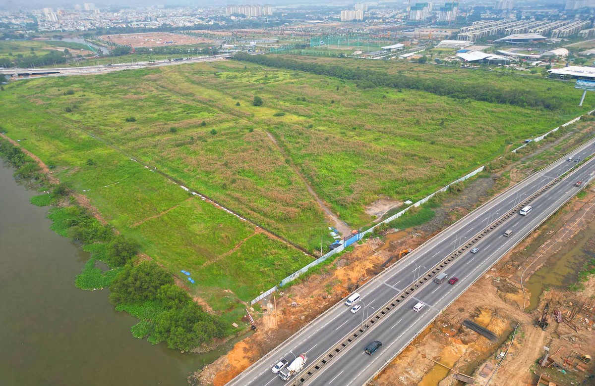 Hiện trạng một góc dự án, được ghi nhận chiều ngày 14/1. Về quy mô đầu tư, Khu liên hợp thể dục thể thao quốc gia Rạch Chiếc được tổ chức thành nhiều khu chức năng