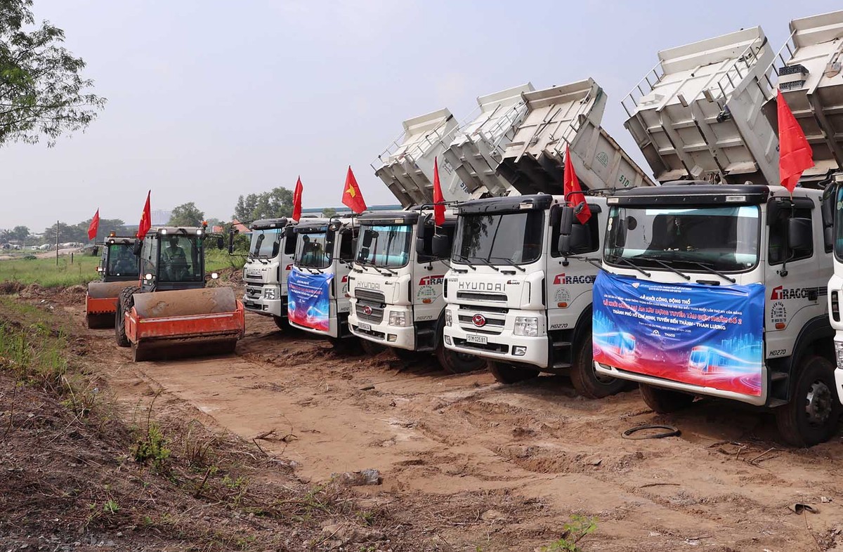 Các loại xe chuyên dụng tại lễ khởi công Các loại xe chuyên dụng tại lễ khởi công