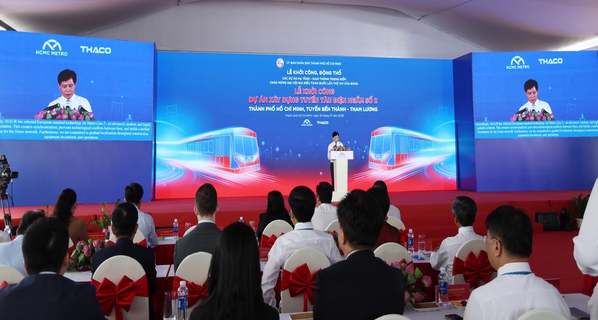 Tại buổi lễ, ông Phan Công Bằng - Trưởng Ban Quản lý Đường sắt đô thị TPHCM phát biểu: “TPHCM xác định xây dựng một mạng lưới metro liên thông, đồng bộ, trong đó các tuyến hội tụ tại trung tâm và lan tỏa ra các hướng phát triển của thành phố. Metro số 2 được định vị là trục xuyên tâm quan trọng, kết nối trung tâm với khu vực Tây Bắc, góp phần tổ chức lại không gian đô thị và phát triển giao thông công cộng bền vững”. Tại buổi lễ, ông Phan Công Bằng - Trưởng Ban Quản lý Đường sắt đô thị TPHCM phát biểu: “TPHCM xác định xây dựng một mạng lưới metro liên thông, đồng bộ, trong đó các tuyến hội tụ tại trung tâm và lan tỏa ra các hướng phát triển của thành phố. Metro số 2 được định vị là trục xuyên tâm quan trọng, kết nối trung tâm với khu vực Tây Bắc, góp phần tổ chức lại không gian đô thị và phát triển giao thông công cộng bền vững”.