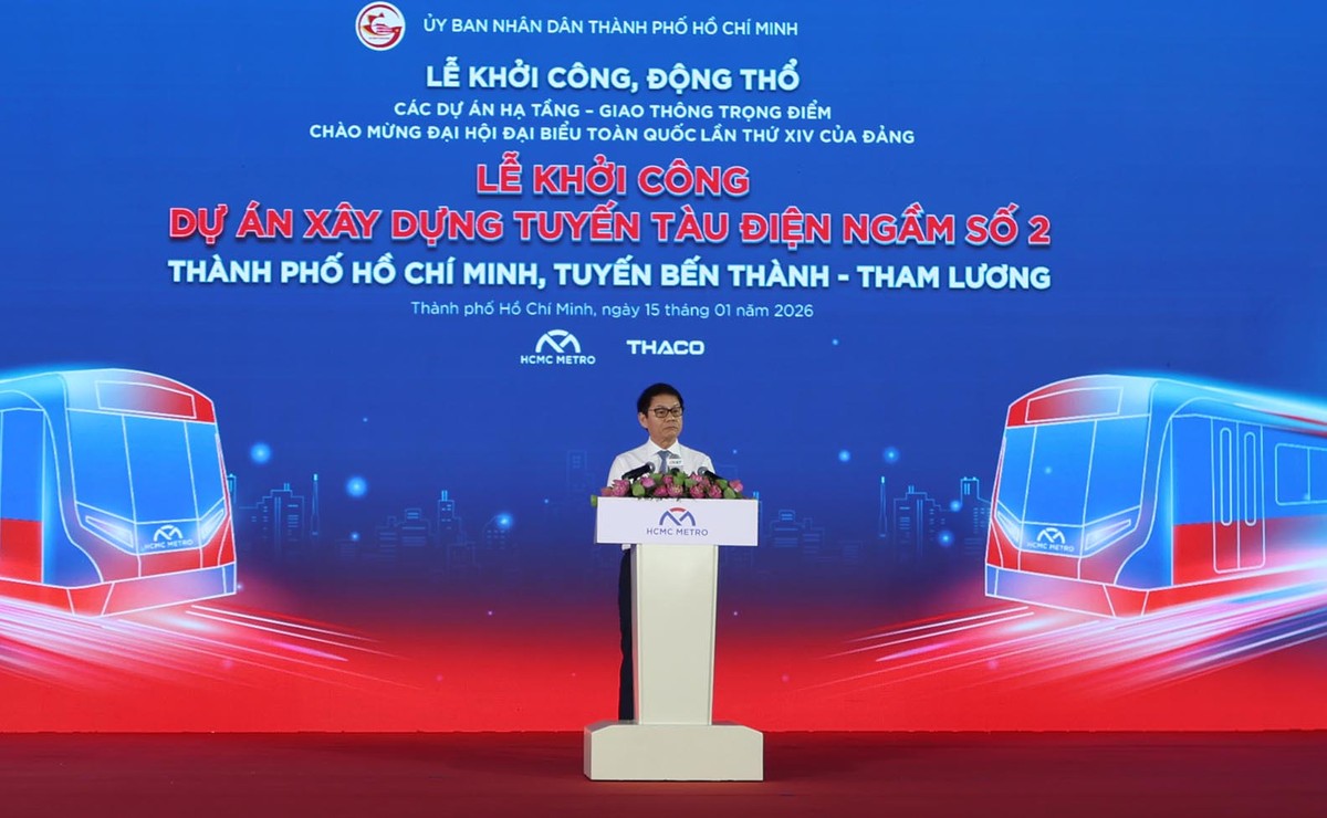 Ông Trần Bá Dương - Chủ tịch HĐQT Tập đoàn THACO phát biểu, dự án metro số 2 có ý nghĩa đặc biệt trong việc tạo điều kiện cho doanh nghiệp trong nước hợp tác với doanh nghiệp nước ngoài, từng bước tiếp nhận và làm chủ công nghệ đường sắt đô thị, hình thành chuỗi giá trị công nghiệp từ thiết kế, thi công đến sản xuất thiết bị, phương tiện và hệ thống điều khiển. Đại diện THACO cam kết triển khai dự án với tinh thần trách nhiệm cao nhất, bảo đảm an toàn lao động, vệ sinh môi trường, hạn chế tối đa ảnh hưởng đến đời sống người dân, tuân thủ nghiêm các quy định pháp luật; quản lý chặt chẽ về chất lượng, tiến độ và chi phí theo hướng minh bạch, tiết kiệm và hiệu quả. Ông Trần Bá Dương - Chủ tịch HĐQT Tập đoàn THACO phát biểu, dự án metro số 2 có ý nghĩa đặc biệt trong việc tạo điều kiện cho doanh nghiệp trong nước hợp tác với doanh nghiệp nước ngoài, từng bước tiếp nhận và làm chủ công nghệ đường sắt đô thị, hình thành chuỗi giá trị công nghiệp từ thiết kế, thi công đến sản xuất thiết bị, phương tiện và hệ thống điều khiển. Đại diện THACO cam kết triển khai dự án với tinh thần trách nhiệm cao nhất, bảo đảm an toàn lao động, vệ sinh môi trường, hạn chế tối đa ảnh hưởng đến đời sống người dân, tuân thủ nghiêm các quy định pháp luật; quản lý chặt chẽ về chất lượng, tiến độ và chi phí theo hướng minh bạch, tiết kiệm và hiệu quả.