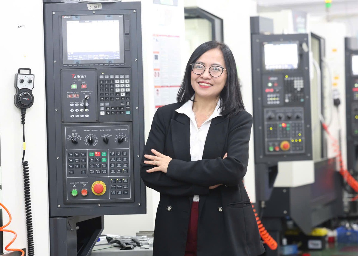 Bà Công Tằng Tôn Nữ Thuỳ Trang, Phó chủ tịch Hiệp hội doanh nghiệp điện tử Việt Nam (VEIA ), Lãnh đạo cao cấp của Tập đoàn Ito tại Việt Nam.