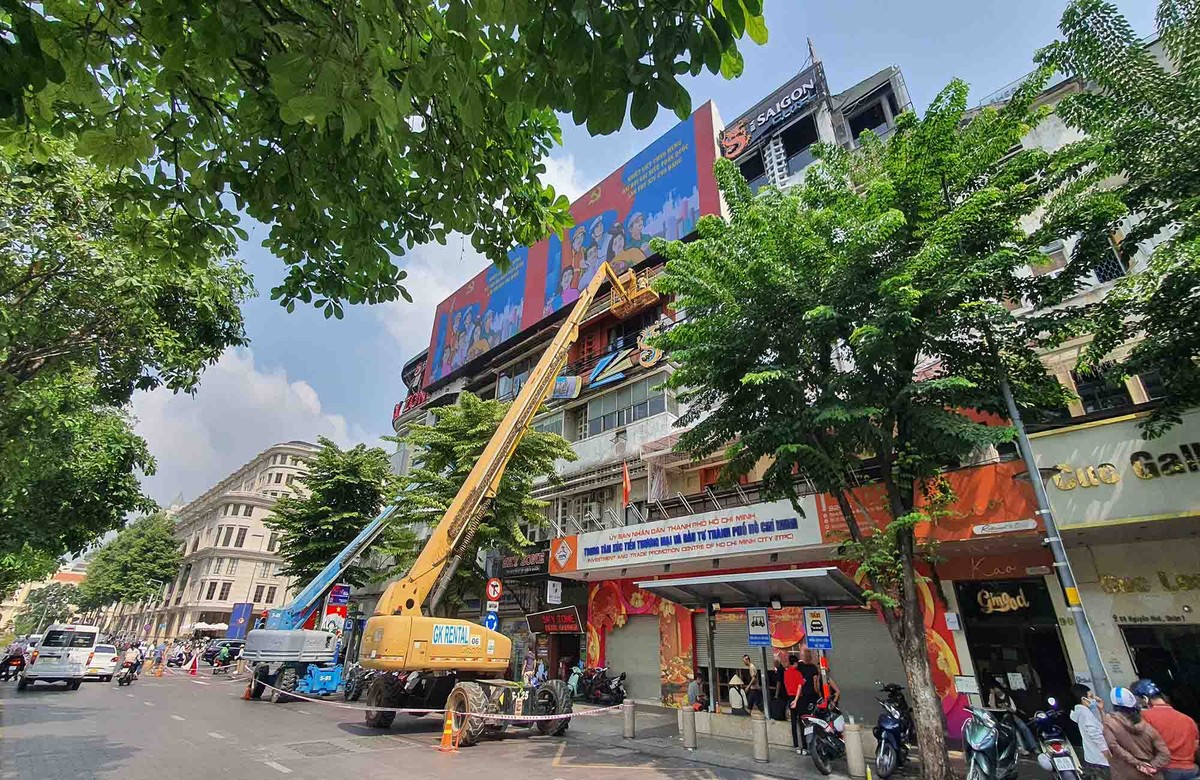 Hàng loạt tuyến đường ở khu trung tâm đều được sơn mới.