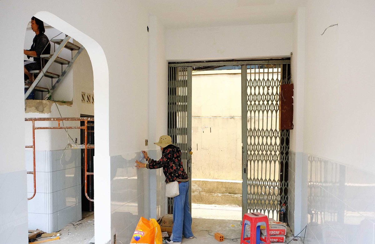 Đằng sau những chuyến xe chở đi là ký ức của một đời mưu sinh ven rạch; phía trước là kỳ vọng về một dòng kênh được hồi sinh, một không gian đô thị xanh – sạch – bền vững hơn cho thành phố.