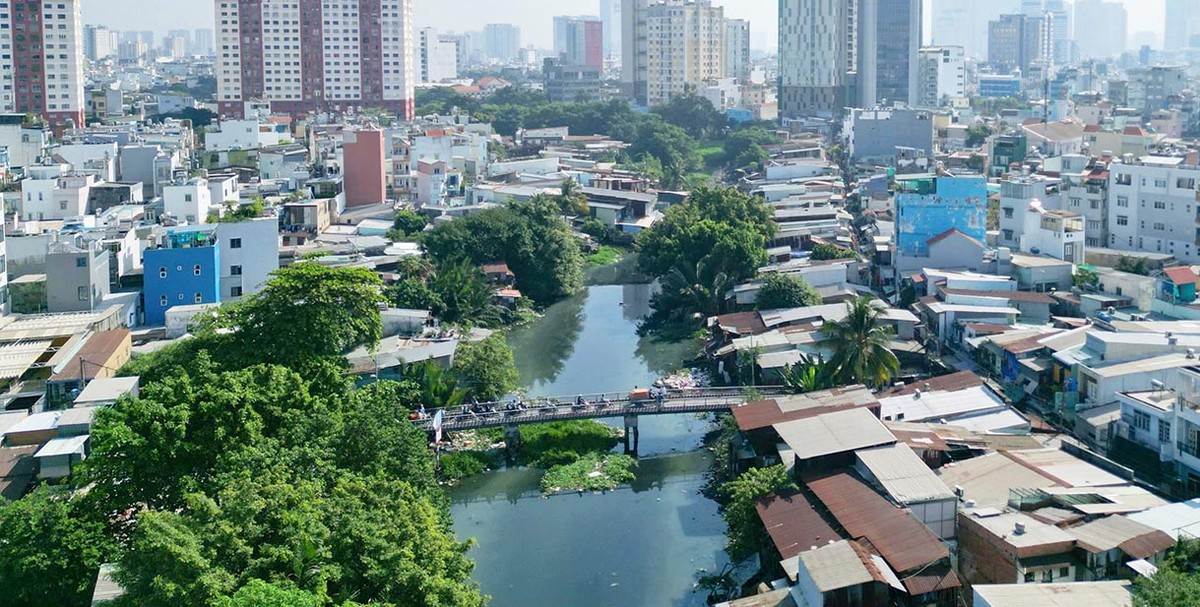 Dự án cải tạo rạch Xuyên Tâm có tổng mức đầu tư hơn 17.000 tỷ đồng, trong đó chi phí bồi thường, hỗ trợ và tái định cư chiếm phần lớn, khoảng 14.000 tỷ đồng.