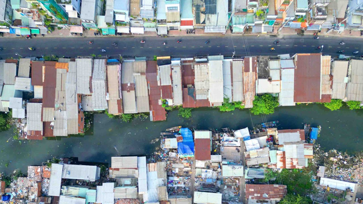 heo kế hoạch, dự án sẽ tiến hành nạo vét lòng rạch, xây dựng kè bờ, hệ thống thoát nước, đường giao thông dọc hai bên, kết hợp cây xanh và hạ tầng kỹ thuật đồng bộ.