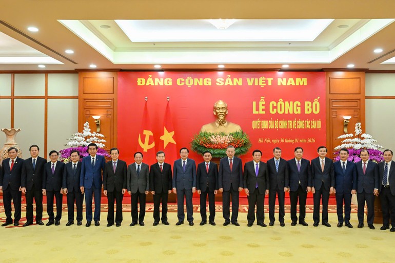 Tổng Bí thư Tô Lâm và các đồng chí lãnh đạo Đảng và các đại biểu tại buổi lễ.(Ảnh: DUY LINH)