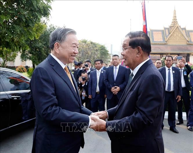 Chủ tịch Đảng Nhân dân Campuchia Samdech Techo Hun Sen chủ trì Lễ đón chính thức Tổng Bí thư Tô Lâm. Ảnh: Thống Nhất/ TTXVN