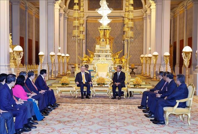 Samdech Techo Hun Sen chủ trì Lễ đón chính thức Tổng Bí thư Tô Lâm thăm cấp Nhà nước tới Vương quốc Campuchia. Ảnh: Thống Nhất/TTXVN