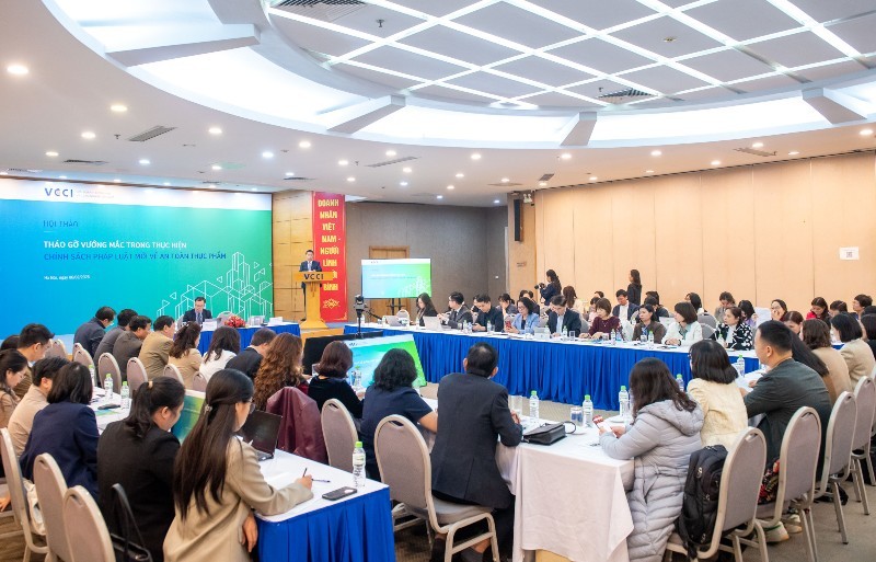 Hội thảo "Vướng mắc trong thực hiện chính sách pháp luật mới về an toàn thực phẩm” do VCCI tổ chức sáng 6/2/2026