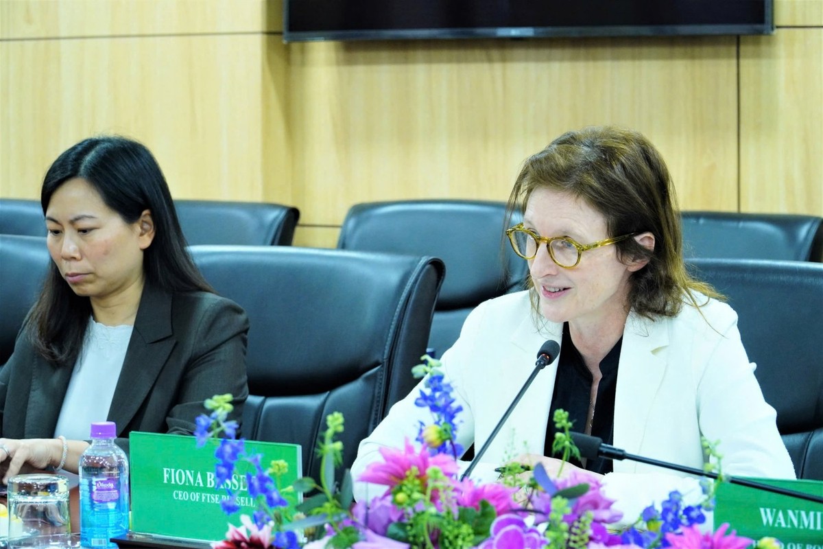 Bà Fiona Bassett, Tổng giám đốc FTSE Russell phát biểu tại buổi làm việc.