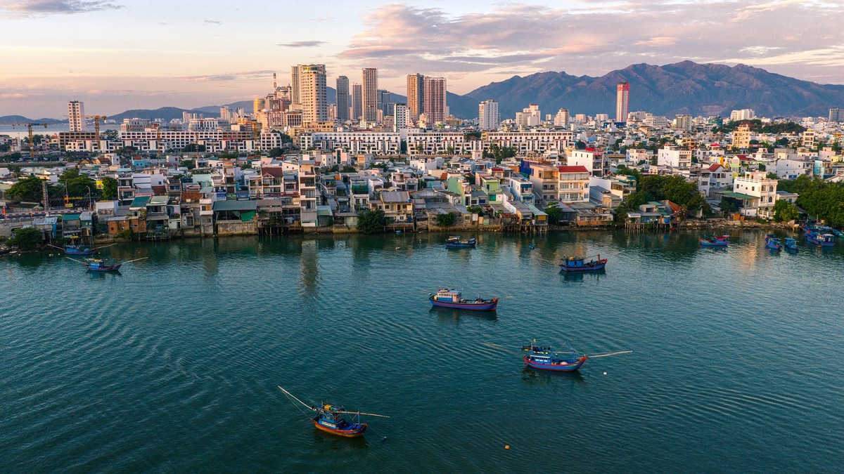 Hạ tầng bứt phá kéo theo đội ngũ chuyên gia dịch chuyển về Nha Trang làm việc, sinh sống. Ảnh: Minh Tú