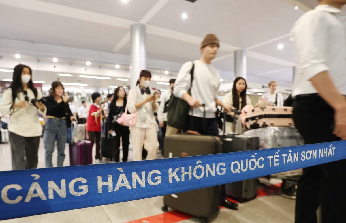 Kim ngạch xuất nhập khẩu qua sân bay Tân Sơn Nhất năm 2025 đạt gần 16 tỷ USD.