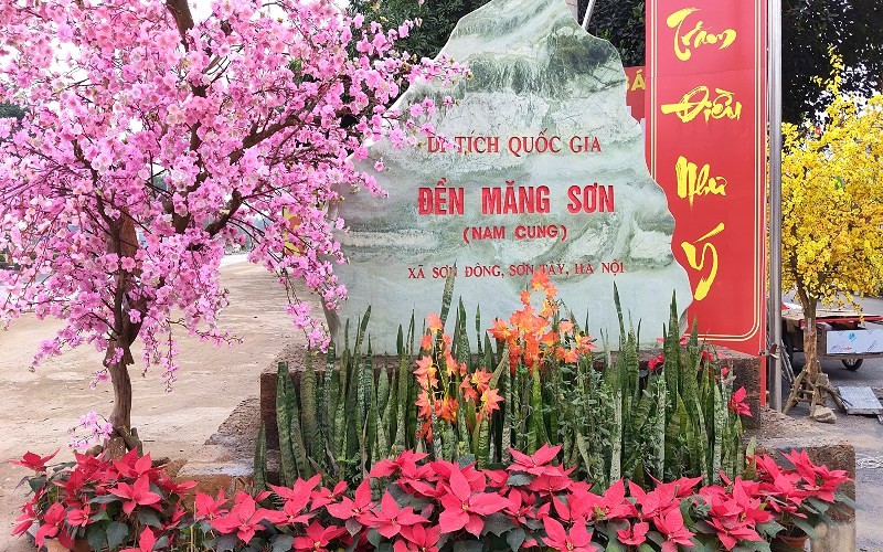 Với người dân địa phương, đi lễ đền Măng Sơn đầu năm đã trở thành thói quen.