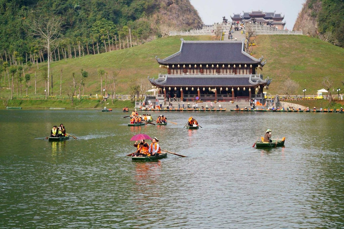 Thung Ui đang là điểm đến mới hấp dẫn du khách khi tới Ninh Bình. Thung Ui đang là điểm đến mới hấp dẫn du khách khi tới Ninh Bình.