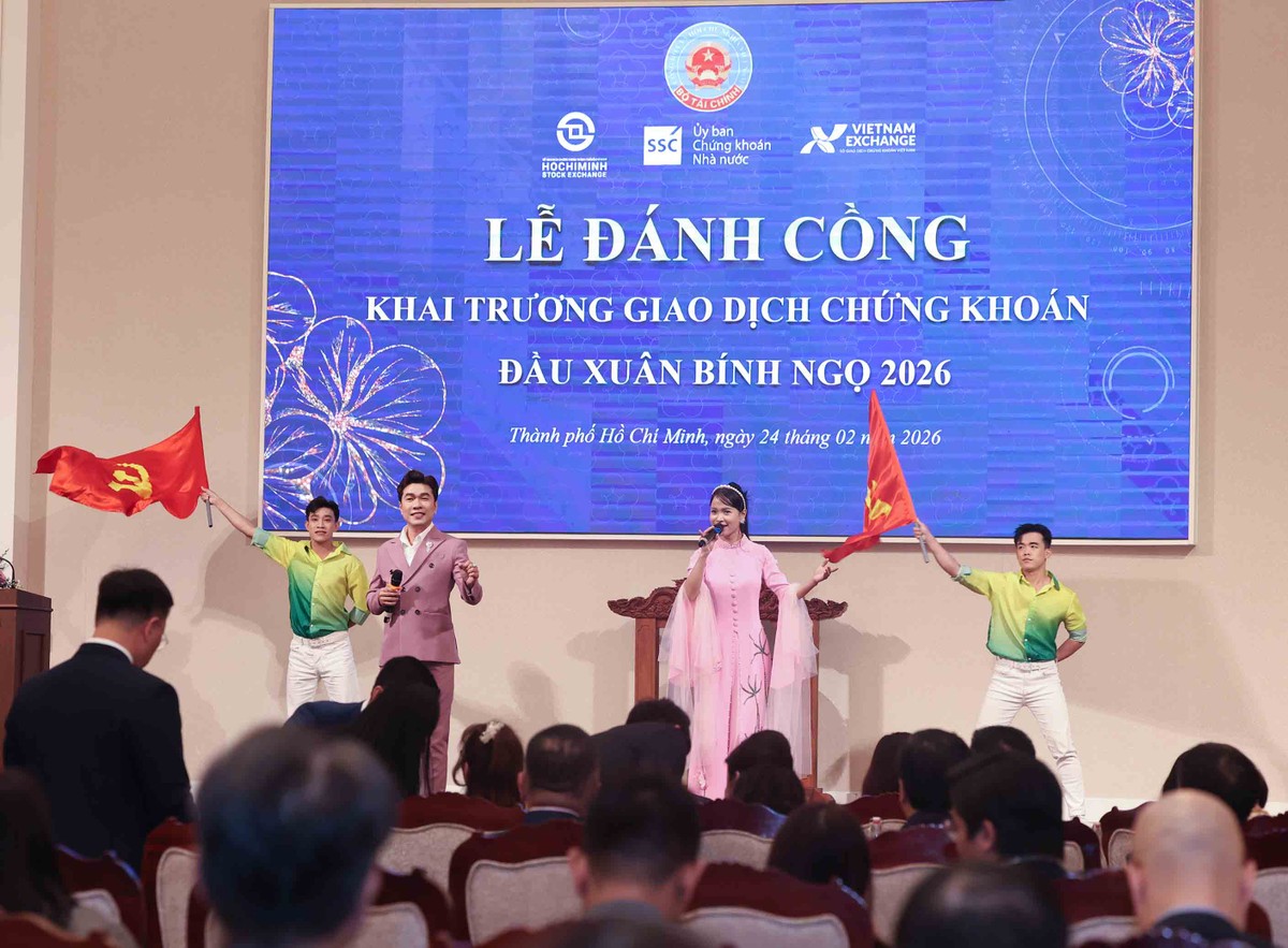 Lễ đánh cồng đầu Xuân tại Sở Giao dịch Chứng khoán TP.HCM mở màn phiên giao dịch năm mới, gửi gắm kỳ vọng thị trường khởi sắc.