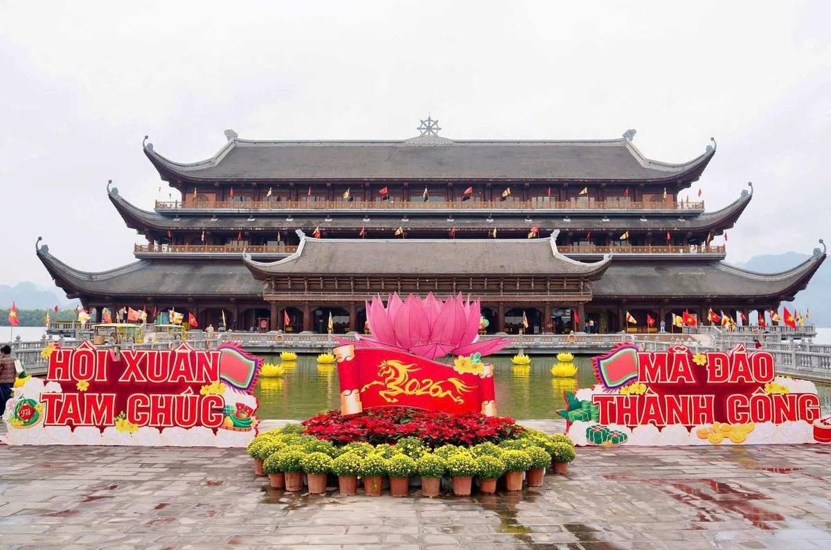 Chùa Tam Chúc đang khoác lên mình diện mạo trang nghiêm và tươi mới, sẵn sàng đón mùa lễ hội xuân 2026. Chùa Tam Chúc đang khoác lên mình diện mạo trang nghiêm và tươi mới, sẵn sàng đón mùa lễ hội xuân 2026.