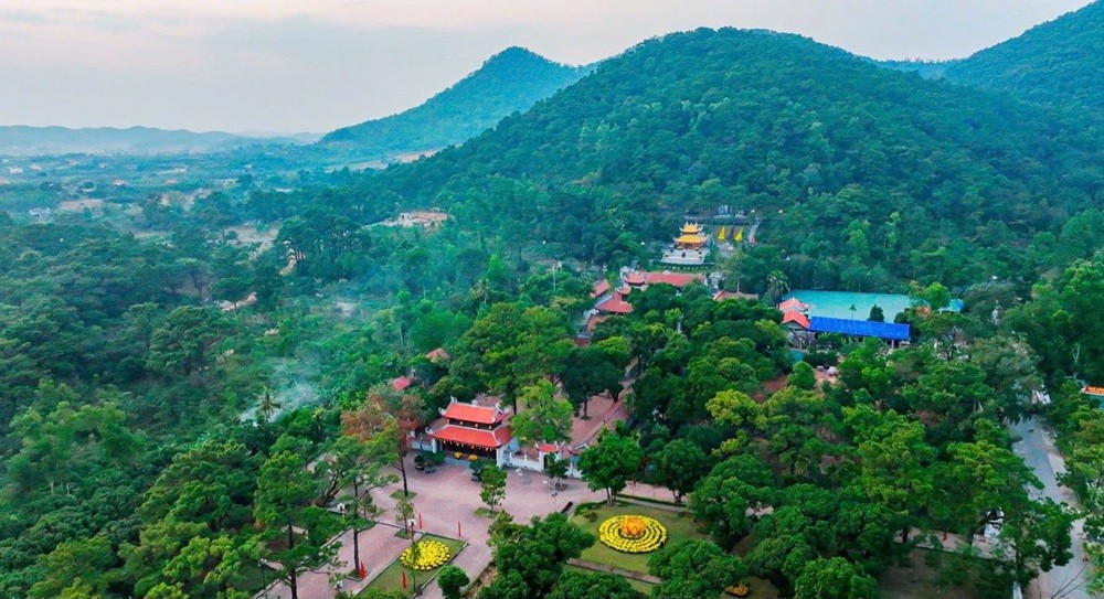 Lễ hội mùa xuân Côn Sơn - Kiếp Bạc diễn ra từ ngày 26/2 đến 11/3 (tức mùng 10 đến 23 tháng Giêng). Ảnh: Thành Chung