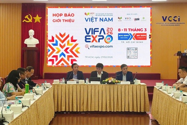 Đại diện Ban tổ chức chia sẻ về tình hình xuất nhập khẩu ngành gỗ và nội thất Việt Nam năm 2025, định hướng 2026.