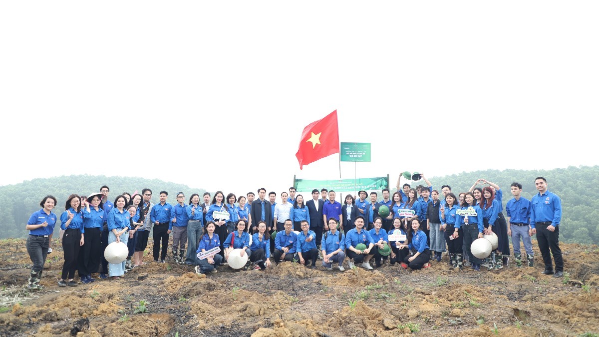 Đoàn Thanh niên Bộ Tài chính đã mở đầu Tháng Thanh niên 2026 bằng hoạt động trồng cây keo tại Phú Thọ.