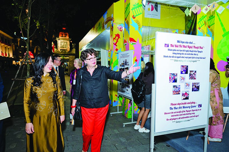 Đại sứ Cộng hòa Liên bang Đức Helga Margarete Barth tham dự Lễ hội Đức 2025 tổ chức tại Hà Nội