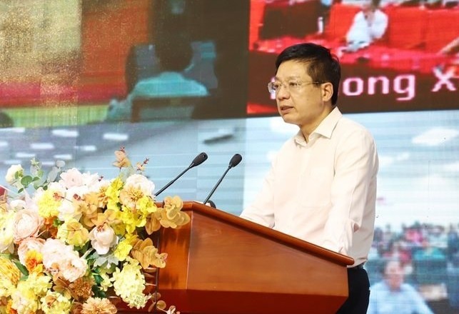 PGS.TS Hồ Sỹ Hùng, Chủ tịch Liên đoàn Thương mại và Công nghiệp Việt Nam (VCCI) tại Hội nghị tiếp xúc cử tri