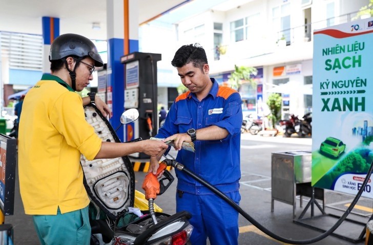 Các doanh nghiệp đang đẩy nhanh lộ trình phân phối xăng E10 trên toàn quốc, sớm hơn mốc ngày 1/6.