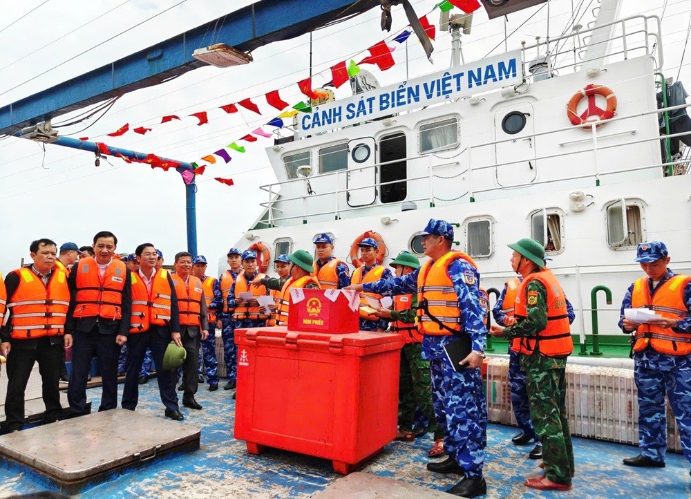 100% số cử tri trên địa bàn đặc khu Bạch Long Vĩ đã bỏ phiếu bầu cử ngày 14/3 100% số cử tri trên địa bàn đặc khu Bạch Long Vĩ đã bỏ phiếu bầu cử ngày 14/3