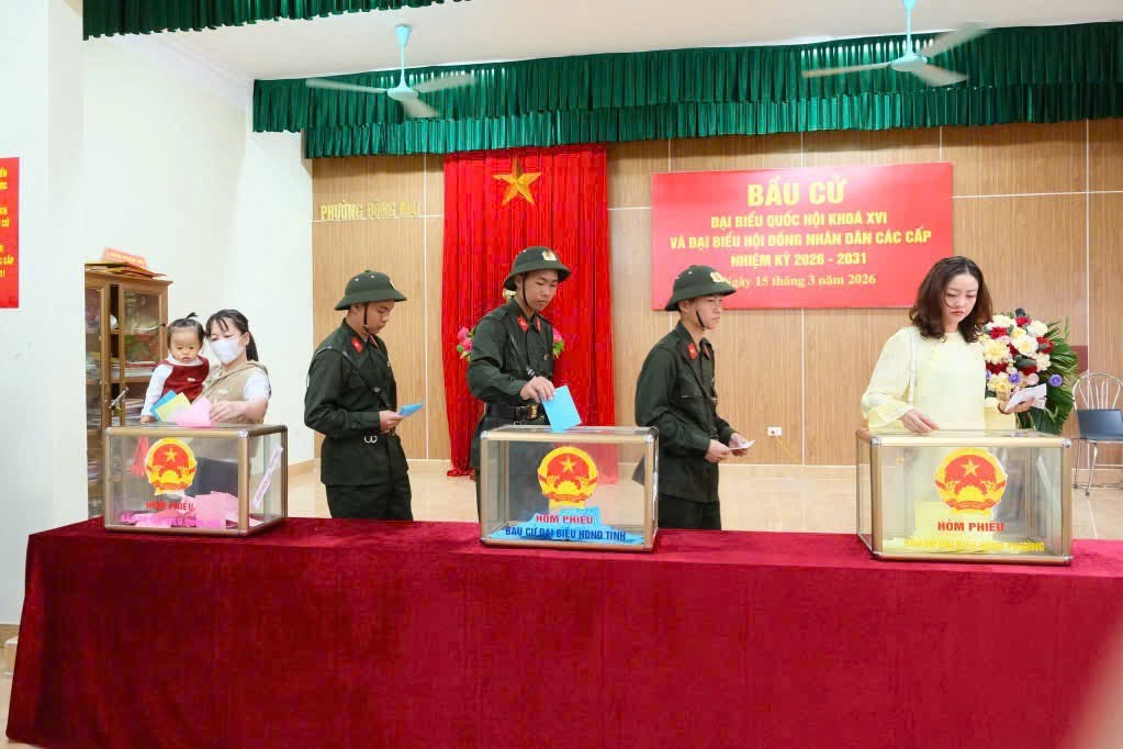 Tính đến 09h, đã có 08/22 khu vực bỏ phiếu sớm đã đạt 100% tỷ lệ cử tri đi bầu: 03 khu vực bỏ phiếu phường Móng Cái 1 (số 8,16,30); khu vực bỏ phiếu số 24 phường Hạ Long; 03 khu vực bỏ phiếu xã Điền Xá (5,8,10); khu vực bỏ phiếu số 4 xã Quảng La. Tính đến 09h, đã có 08/22 khu vực bỏ phiếu sớm đã đạt 100% tỷ lệ cử tri đi bầu: 03 khu vực bỏ phiếu phường Móng Cái 1 (số 8,16,30); khu vực bỏ phiếu số 24 phường Hạ Long; 03 khu vực bỏ phiếu xã Điền Xá (5,8,10); khu vực bỏ phiếu số 4 xã Quảng La.