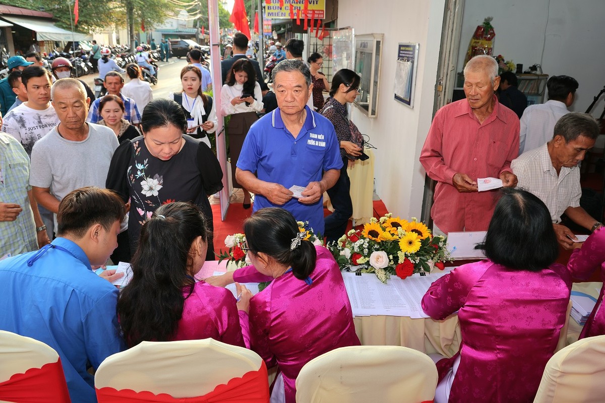 Cử tri đi bầu cử tại Khu vực bỏ phiếu số 22, Đơn vị bầu cử số 5, phường Ninh Kiều Cử tri đi bầu cử tại Khu vực bỏ phiếu số 22, Đơn vị bầu cử số 5, phường Ninh Kiều