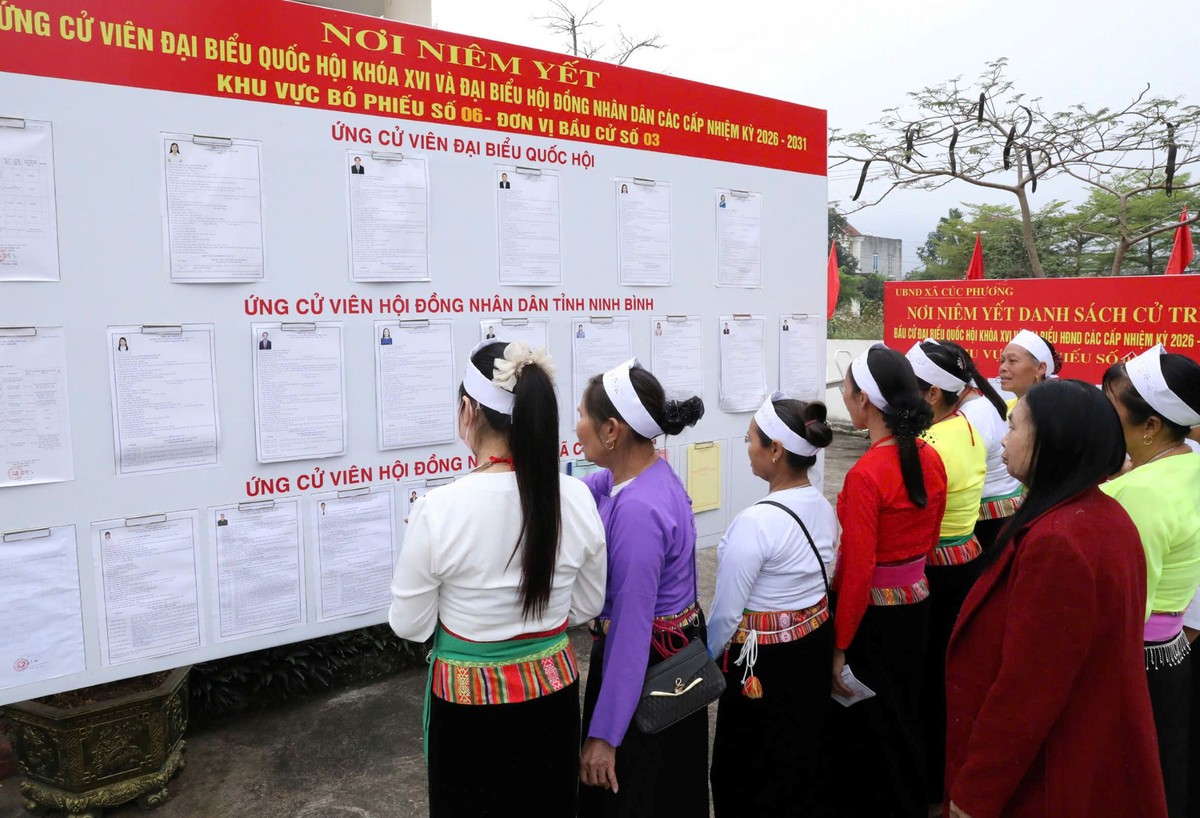 Cử tri tham gia bỏ phiếu với tinh thần nghiêm túc, thể hiện trách nhiệm công dân và sự quan tâm đối với việc lựa chọn những đại biểu xứng đáng.