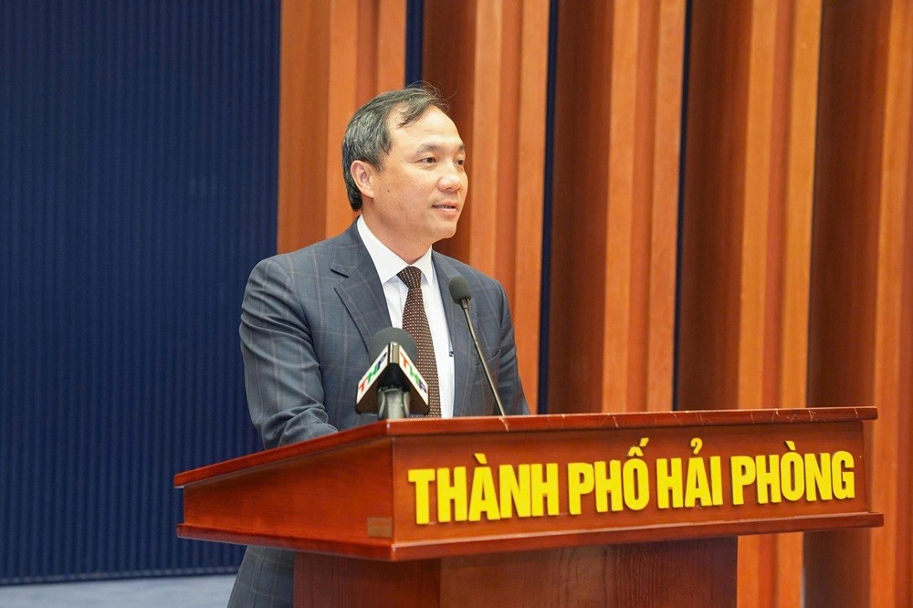 Ông Hoàng Trung Dũng, Phó Trưởng Ban Thường trực Ban Tổ chức Trung ương phát biểu tại Hội nghị Ông Hoàng Trung Dũng, Phó Trưởng Ban Thường trực Ban Tổ chức Trung ương phát biểu tại Hội nghị