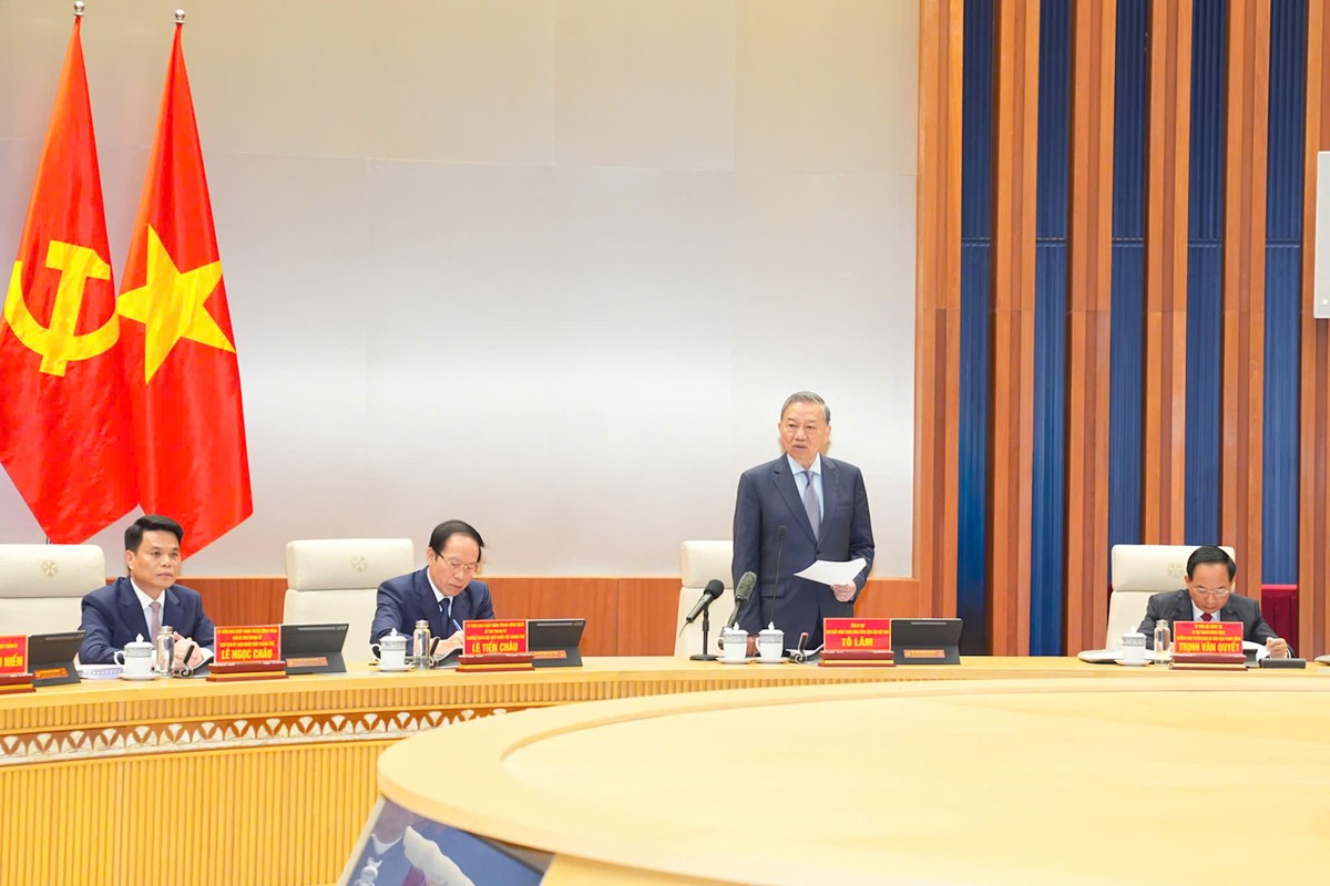 Tổng Bí thư Tô Lâm nhấn mạnh Hải Phòng cần tầm nhìn phát triển dài hạn, hướng tới vị thế siêu đô thị biển có sức cạnh tranh toàn cầu vào năm 2100. Ảnh: Đàm Thanh