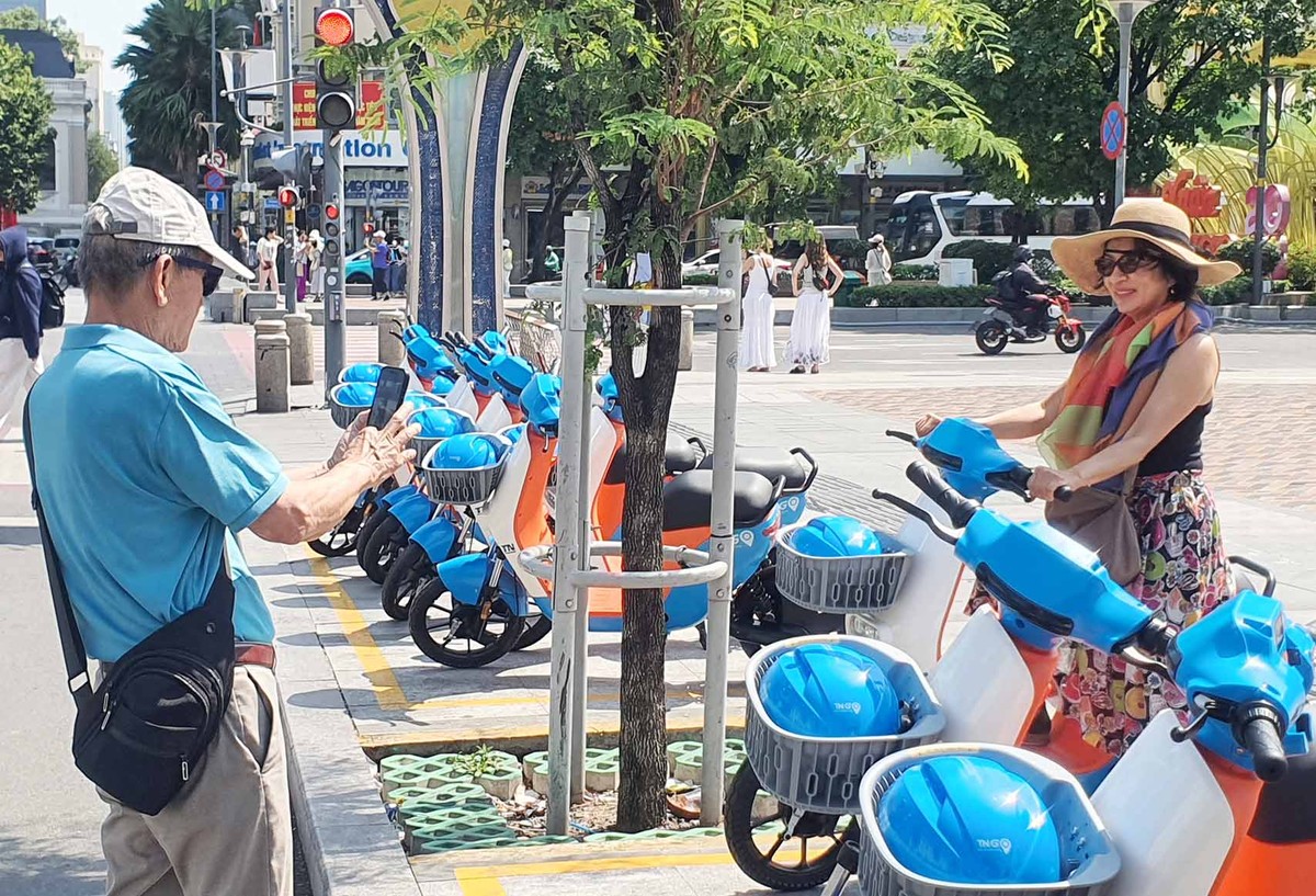 Theo đơn vị vận hành, dự kiến sau thời gian trải nghiệm miễn phí, loại hình dịch vụ này sẽ được tính phí với mức giá vé như sau: 10.000 đồng/15 phút, 20.000 đồng/30 phút, 35.000 đồng/60 phút, 60.000 đồng/120 phút và 110.000 đồng/240 phút.