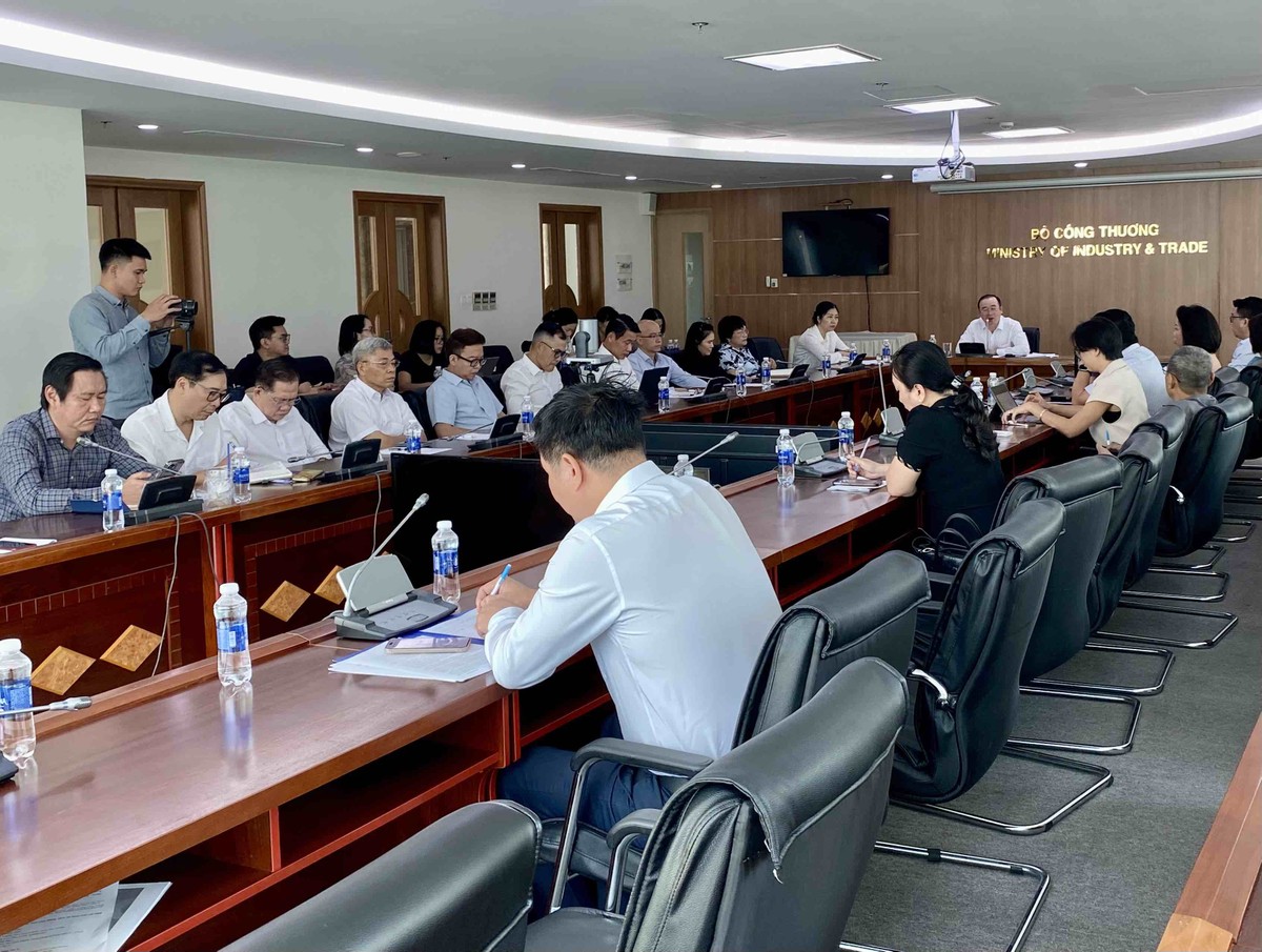 "Chương trình làm việc với một số hiệp hội, doanh nghiệp ngành hàng” của Bộ Công thương tại TP.HCM.