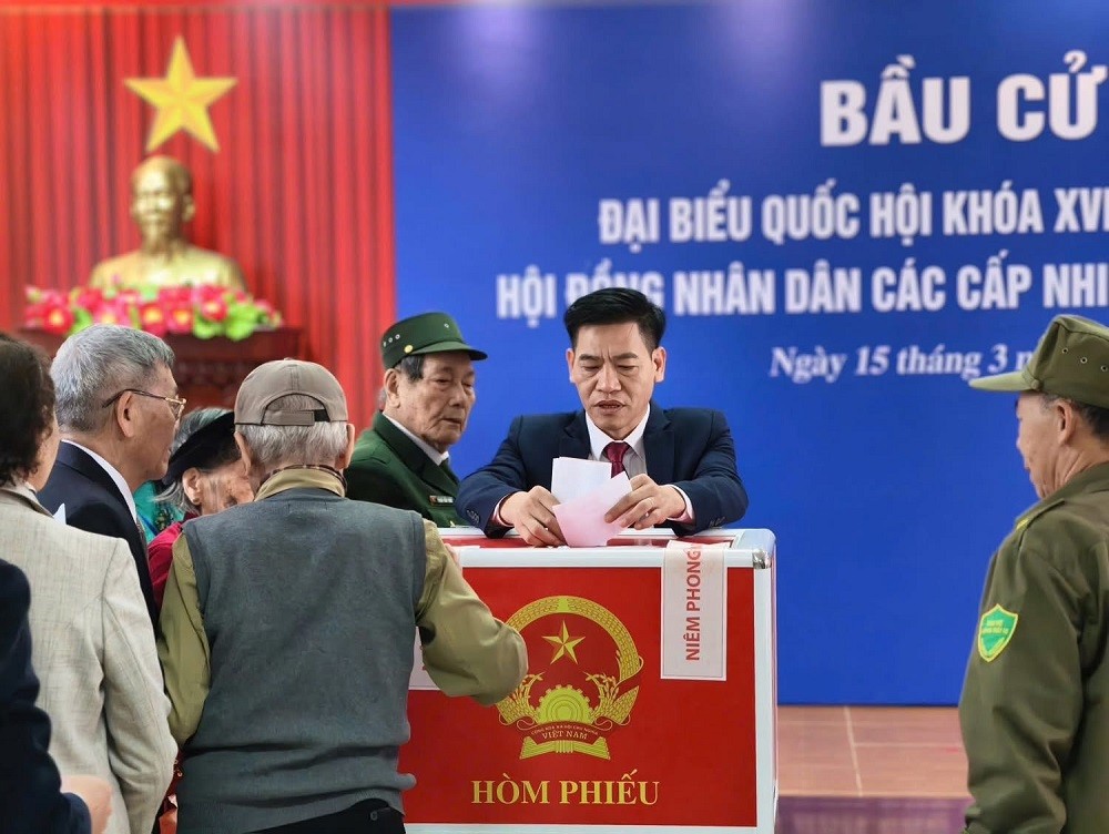 Cử tri phường Đồ Sơn bỏ phiếu bầu đại biểu Quốc hội khóa XVI và đại biểu HĐND các cấp nhiệm kỳ 2026 - 2031