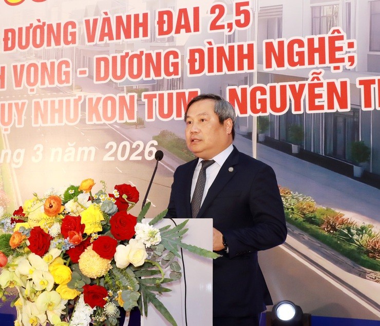 Chủ tịch UBND TP. Hà Nội Vũ Đại Thắng phát biểu chỉ đạo tại Lễ khởi công. Chủ tịch UBND TP. Hà Nội Vũ Đại Thắng phát biểu chỉ đạo tại Lễ khởi công.