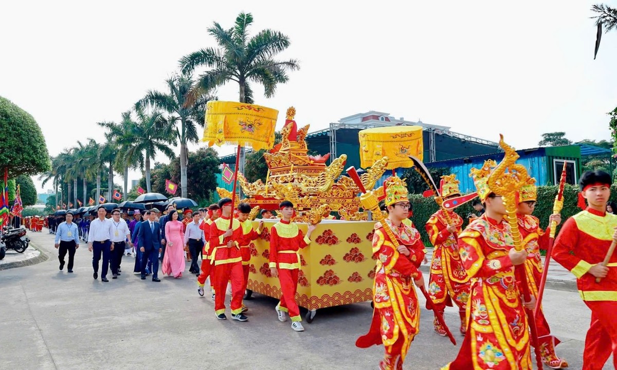 Lễ hội Đền Xã Tắc là sự kiện văn hóa được tổ chức thường niên là dịp ôn lại truyền thống vẻ vang, bày tỏ sự tri ân đối với các bậc tiền nhân, các anh hùng dân tộc.