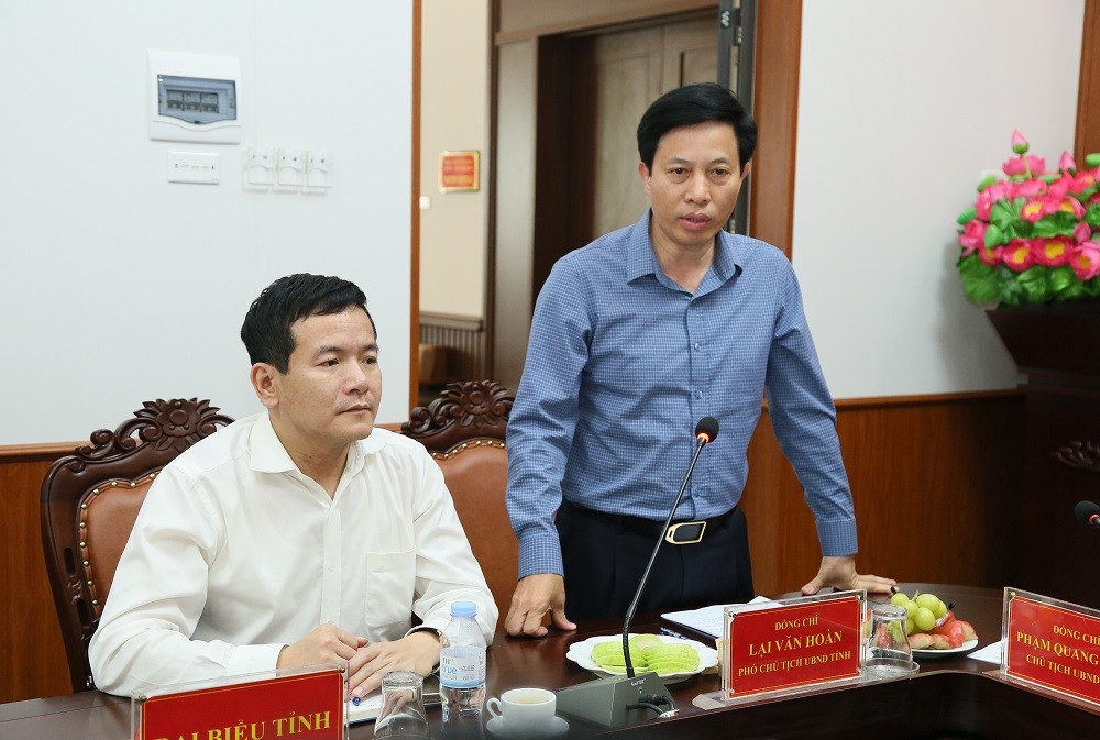 Phó Chủ tịch UBND tỉnh Lại Văn Hoàn phát biểu tại buổi làm việc