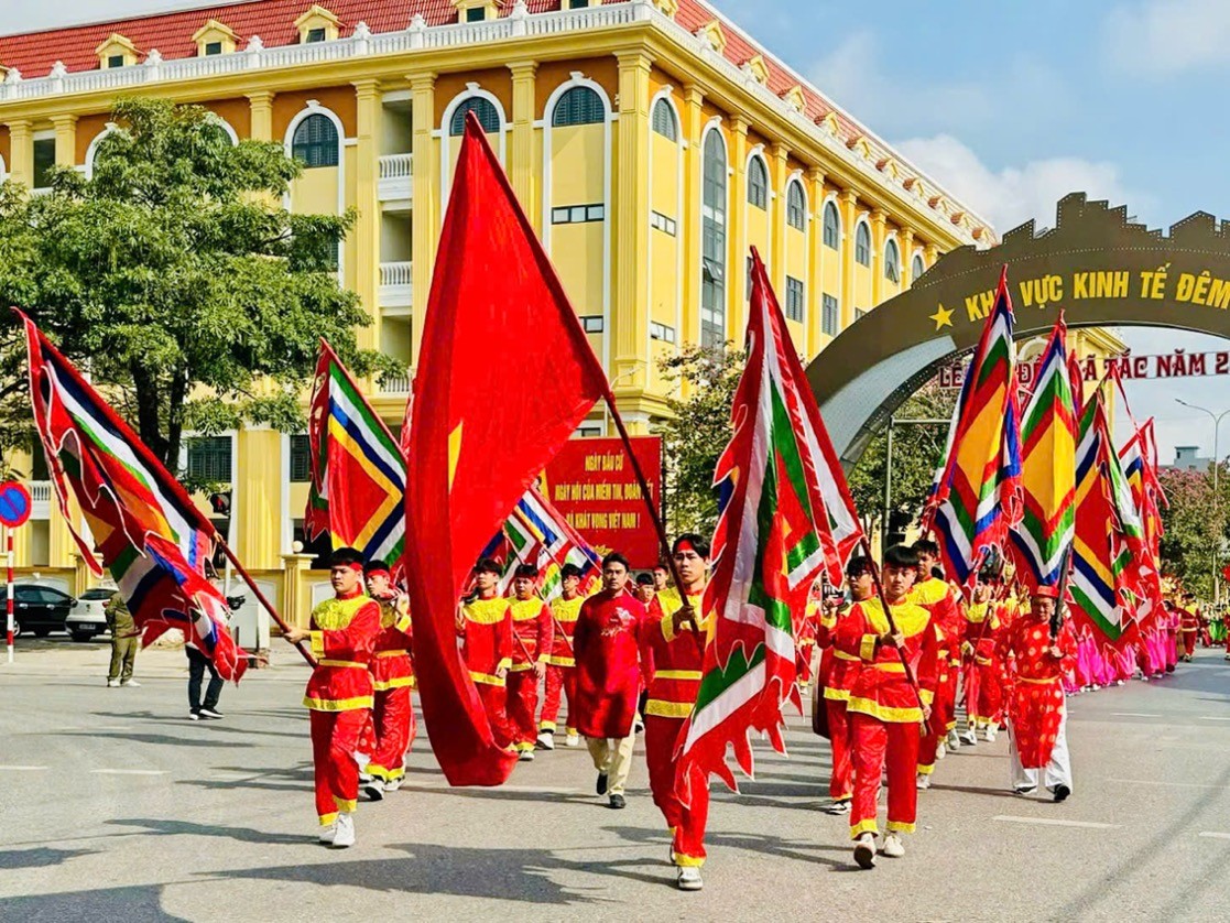 Phường Móng Cái 2 công bố Quyết định công nhận Đề án phát triển Kinh tế đêm gắn với các giá trị lịch sử, văn hóa truyền thống.